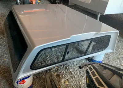 Leer Truck Canopy used on Dodge Ram 3500 Crew Cab - 6’4”box. Front sliding window Pet Screens on bot...