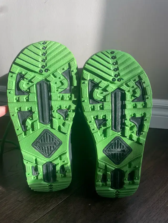 Firefly Snowboard boots size US 6 JR in Snowboard in Kitchener / Waterloo - Image 4