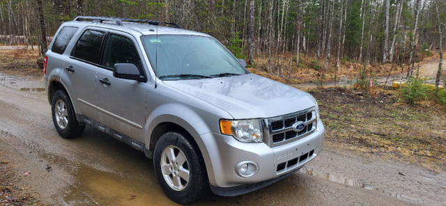 Ford escape xlt 2011 4wd in Cars & Trucks in Gatineau
