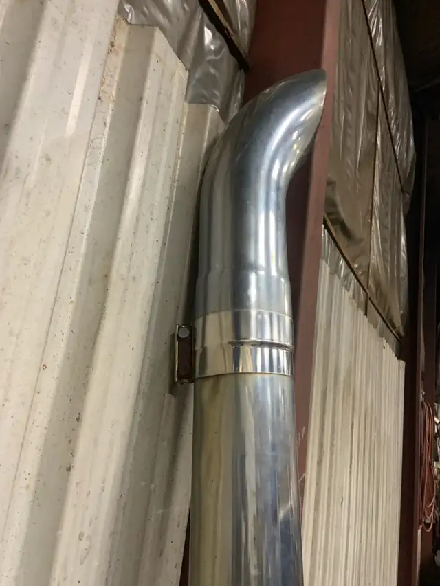 truck exhaust in Heavy Trucks in Peterborough - Image 4