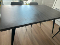 Table salle à manger grise 38X60 extensible jusqu’à 75 pouces.