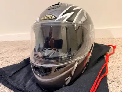 Still in excellent condition, it was my spare helmet so it saw very little use. Size medium Low ball...