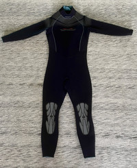 Akona Quantum Stretch 3mm wetsuit - like new