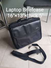Laptop Briefcase ** checked all Zippers are good condition 