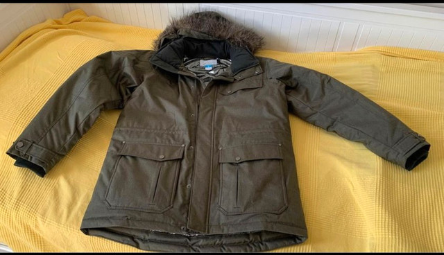Down Winter Jacket. Columbia. Men’s. Medium size. Removable Hood in Men's in Kitchener / Waterloo