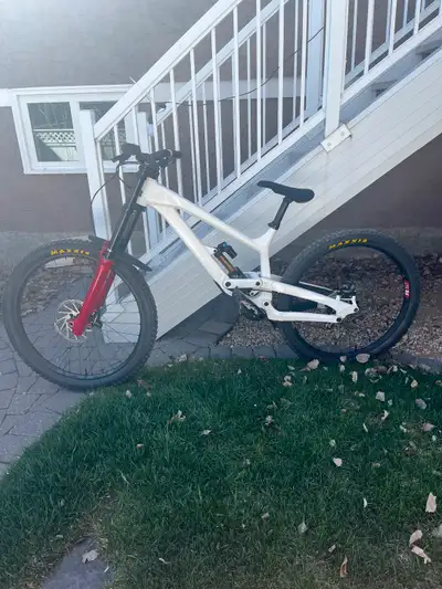 2023 YT Tues Core 4, View more
