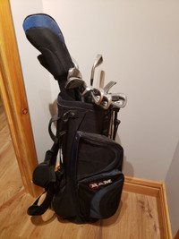 sac de golf et bâtons