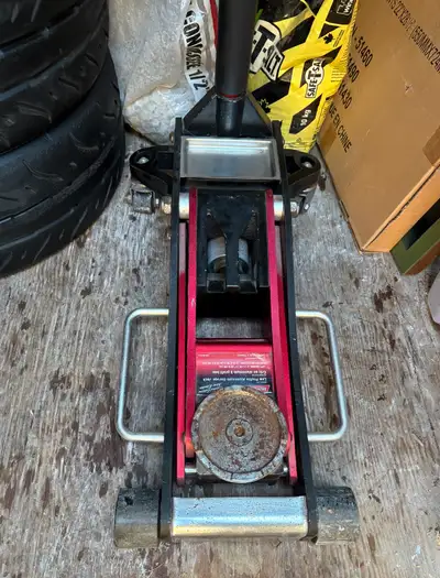 Jack en acier et aluminium Capacité 3 tonnes Le jack descend très bas Idéal pour voiture abaissée Di...