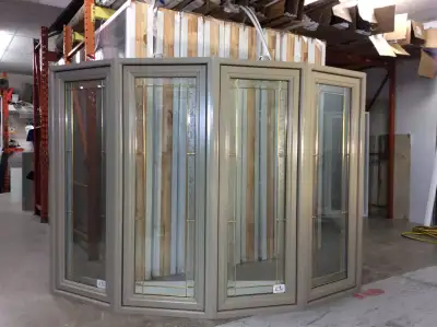 Bay Windows HYBRIDE Kaki Vitrail tige laiton/Lumière 84×60 1/4, View more