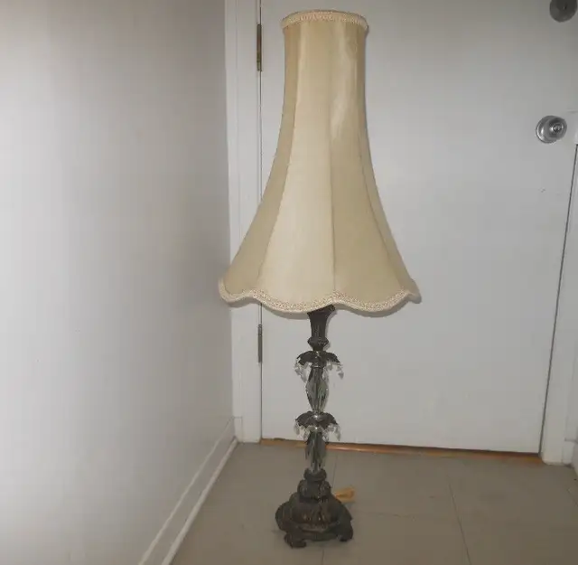Antique Table Lamps in Indoor Lighting & Fans in City of Montréal - Image 9