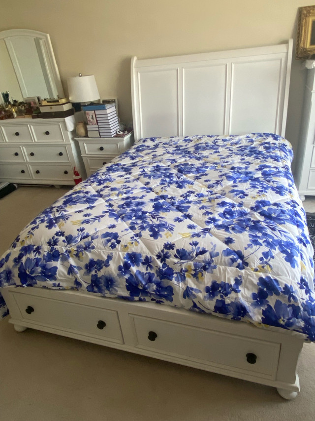 Queen size white wood bed with new bamboo mattress for sale!! in Beds & Mattresses in Oakville / Halton Region - Image 2