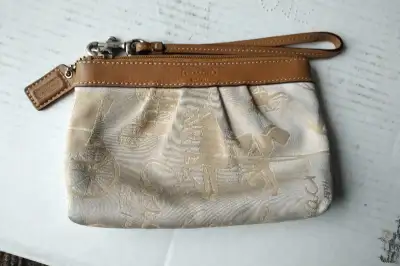 This is classic used Coach Horse & Carriage Sateen Pleated Wristlet. The item is beige/ivory in colo...