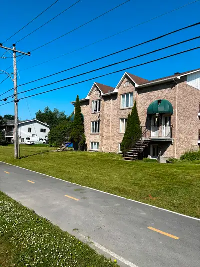 Appartement 4 1/2 Rénové, for Rent / à Louer Gatineau