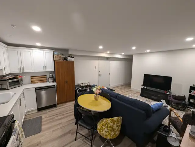 Downtown Living     Modern 2 bedroom