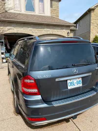 DRIVES WELL. 3 ROWS. SECOND ROW HAS 2 TV SCREENS SOLD AS IS NEEDS SOME REPAIRS : MINOR BODY SCRATCHE...