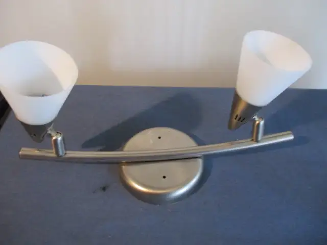 UNIQUE 2 LAMP WALL/CEILING FIXTURE-GOOD CONDITION! in Indoor Lighting & Fans in Laval / North Shore - Image 5