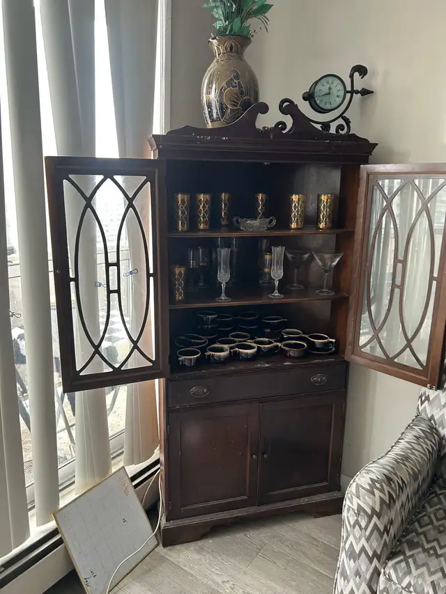 Selling a nice cabinet  in Hutches & Display Cabinets in London - Image 3