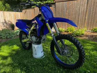 2022 Yamaha yz 250f, ready to ride for the summer! - brand new blue cycra plastics - Thrill Seekers...