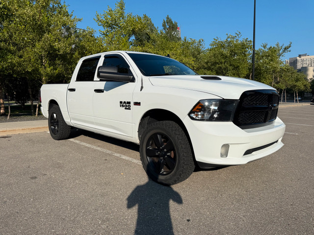 2021 RAM 1500 CLASSIC NIGHT EDITION V8 in Cars & Trucks in Mississauga / Peel Region - Image 3