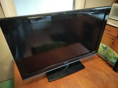 Sharp 32" LCD TV no remote, View more