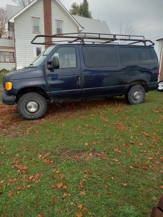 2006 Ford E350 van 151000 klms591903170096670721