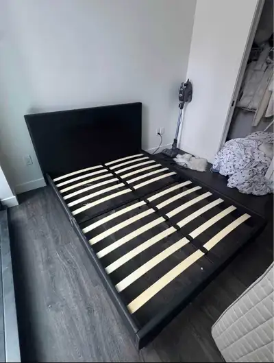 Lit queen avec matelas , View more