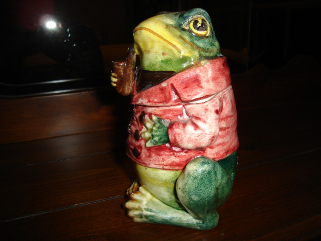 MAJOLICA FROG WITH PIPE HUMIDOR - ANTIQUE in Arts & Collectibles in Oshawa / Durham Region - Image 4