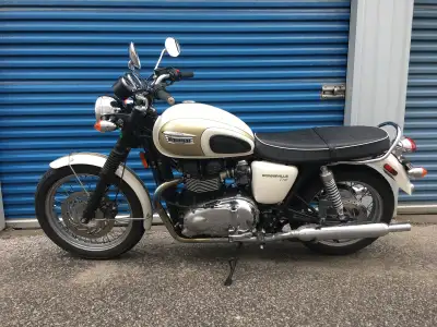 Beautiful 2014 Triumph Bonneville T100 Motorcycle with only 3700 kms. The bike is in perfect conditi...