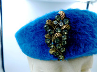 BETMAR 50S - 60 BLUE WOOL FELT PILLBOX HAT, AMBER PIN