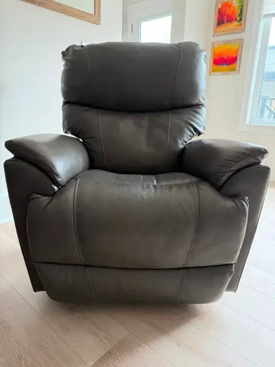 Beautiful Condition La-Z-Boy TROUPER WALL RECLINER Grey LEATHER!, View more