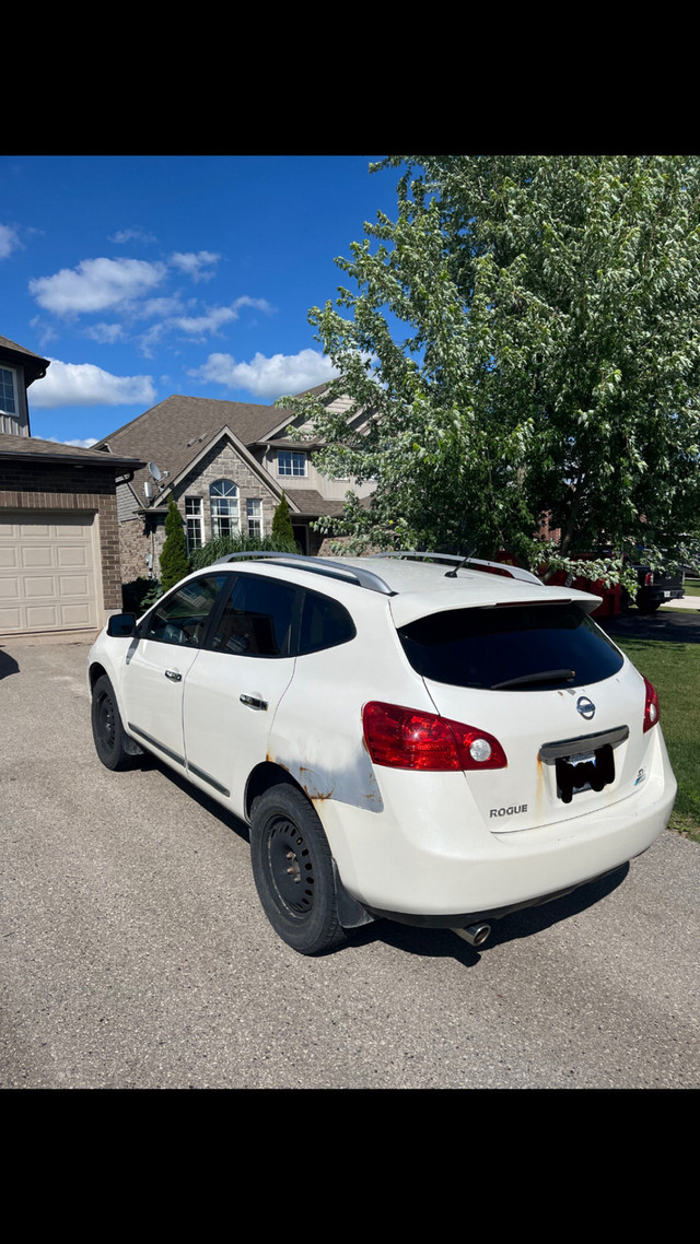 2012 White Nissan Rogue SV - Summer & Winter Tires Included! in Cars & Trucks in Kitchener / Waterloo - Image 3