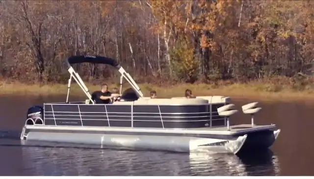 2016 legend 26' pontoon boat. in Powerboats & Motorboats in Edmonton - Image 4