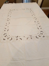 Cream tablecloth 78x 68" and 5 napkins 17x 16"