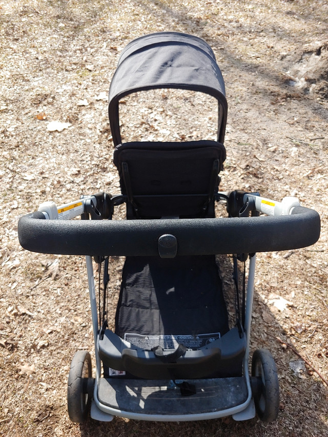 Graco Double stroller  Ready 2 Grow in Strollers, Carriers & Car Seats in Fredericton - Image 4