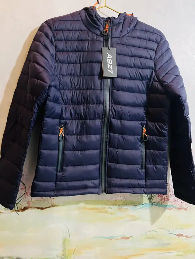 Men’s Hooded/ Puffer Jacket! Size M in Men's in Mississauga / Peel Region - Image 3