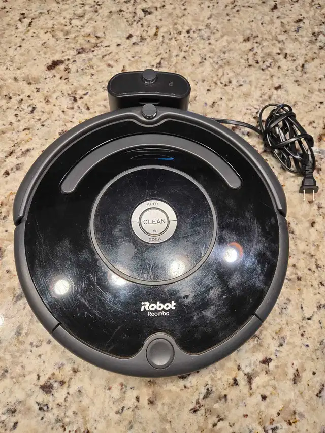 iRobot Roomba with Charging Dock in Vacuums in Calgary - Image 2
