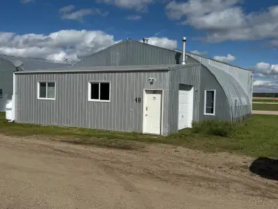 Hangar at CEH3 Ponoka for sale. This hangar is on leased property at around 650 a year plus a ransom...