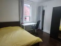 Room for rent near St Clair W and Dufferin - Woman only