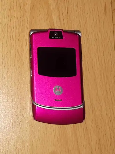 Hot Pink – Motorola V3 ‘Razr’  (Cell Phone), View more