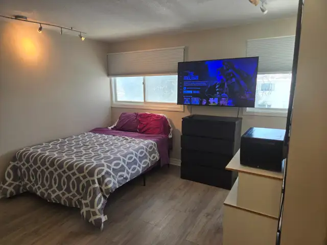 TWO MONTHS OF RENT FREE! HUGE Suite c/w ensuite Jacuzzi