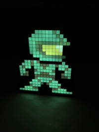Halo pixels figure mini 