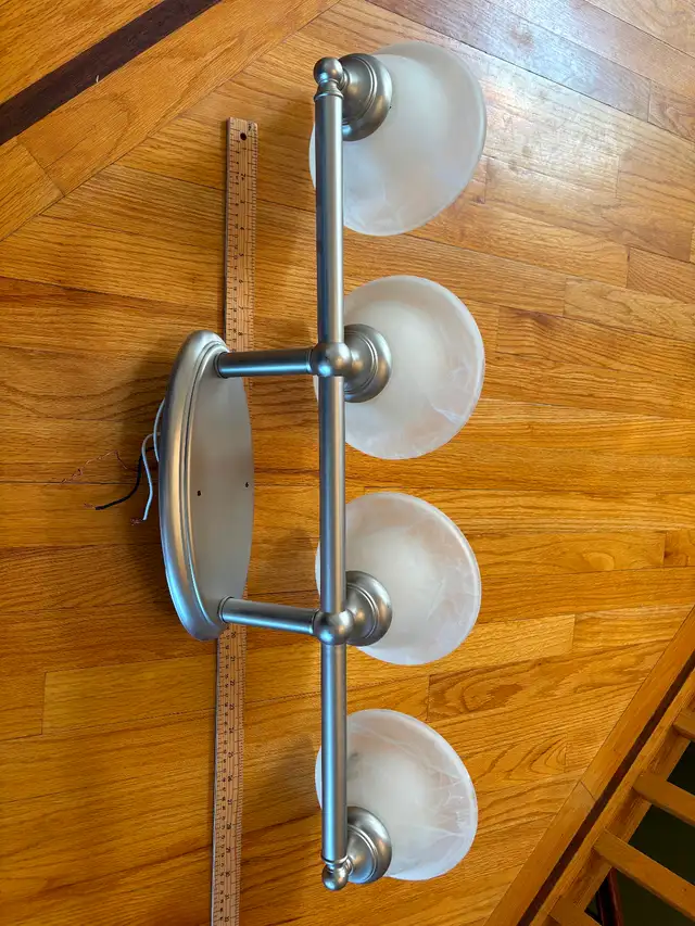 4 light chrome vanity light in Indoor Lighting & Fans in Ottawa - Image 2