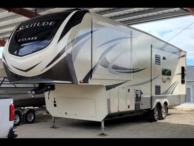 2020 Grand Design Solitude S-Class 2930RL Fifth Wheel, like new in Travel Trailers & Campers in Penticton