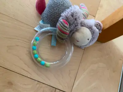 Hochet peluche pour bébé marque Moulin Roty, View more