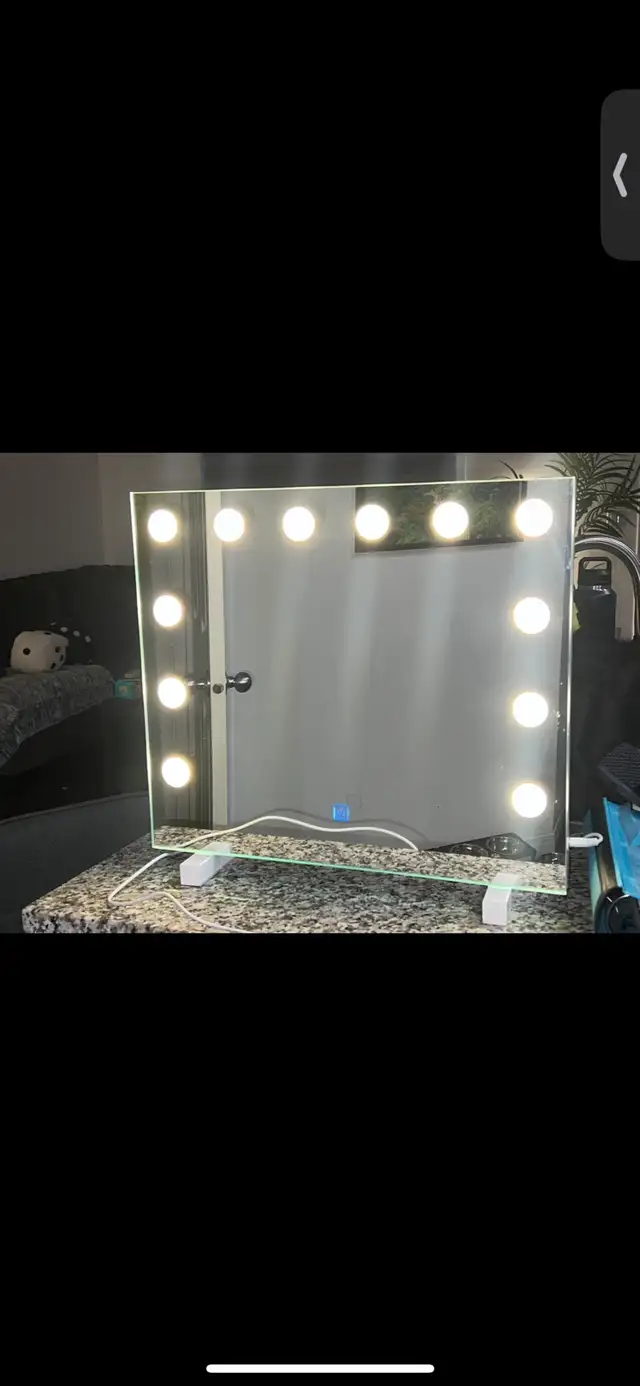 Light Up Mirror  in Home Décor & Accents in Edmonton - Image 4
