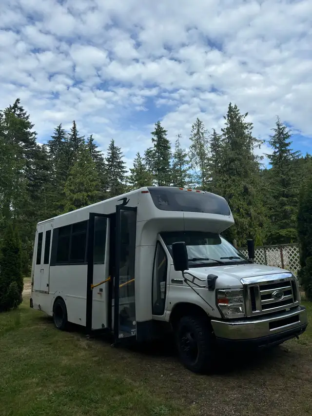 Ford e450 camper in RVs & Motorhomes in Revelstoke - Image 2