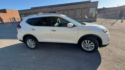 Nissan rogue SV AWD 2018 RUN 95000