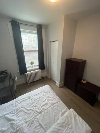 Private Furnished Room – Downtown Ottawa Availability: September 1st 2026 A bright spacious (Furnish...