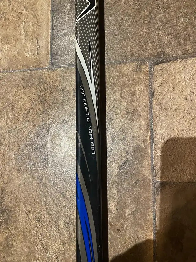 Men’s Bauer Vapor X 3.0 Griptac Hockey Stick Left- Handed 62” in Hockey in Hamilton - Image 5