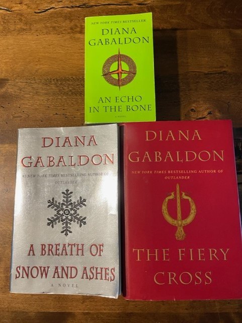 Diana Gabaldon Outlander Books in Fiction in Oakville / Halton Region